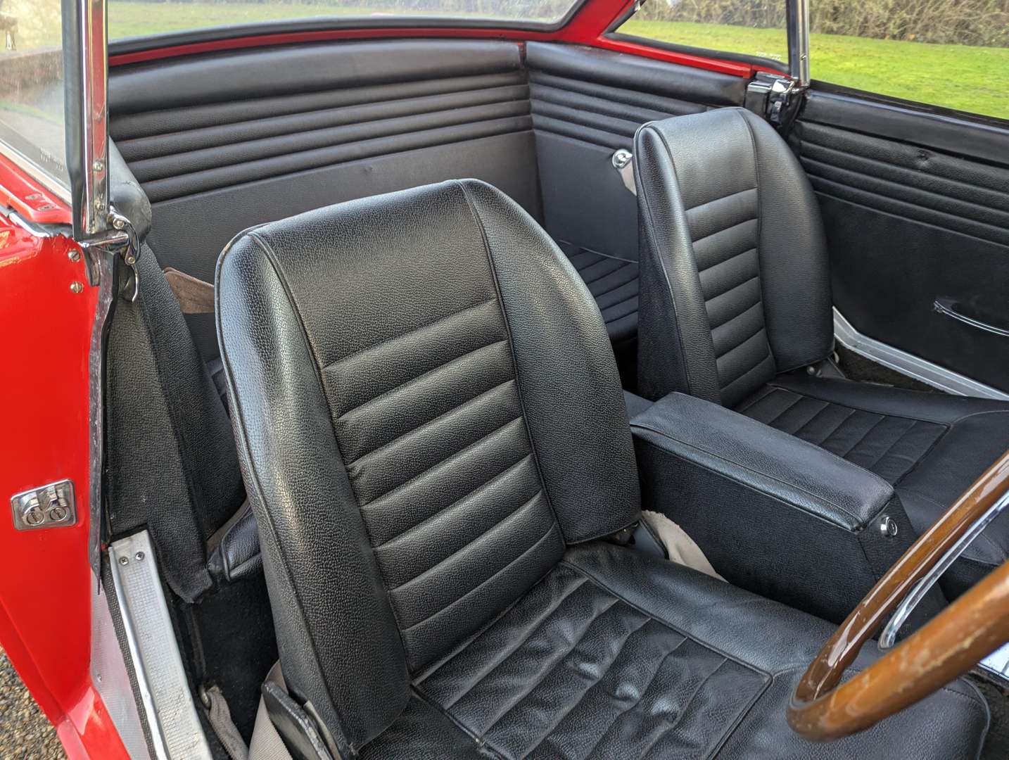 <p>1965 SUNBEAM ALPINE GT SERIES IV</p>