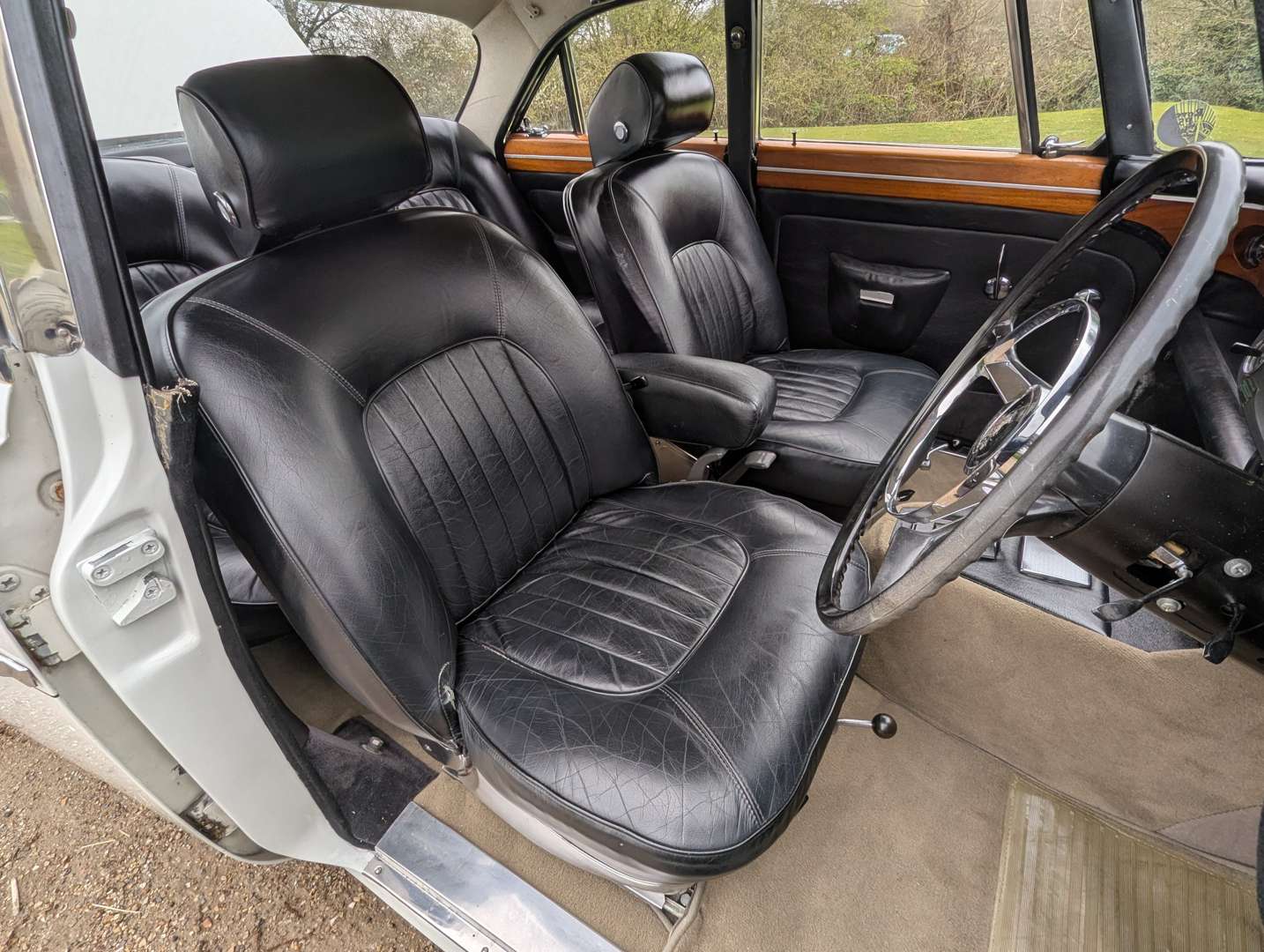 <p>1968 ROVER 3.5L COUPE</p>