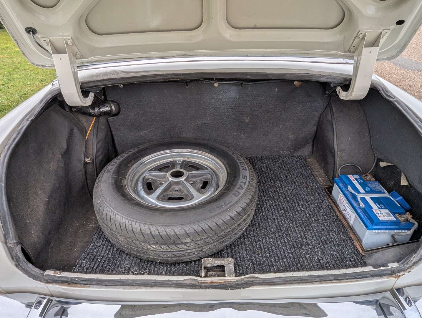 <p>1968 ROVER 3.5L COUPE</p>