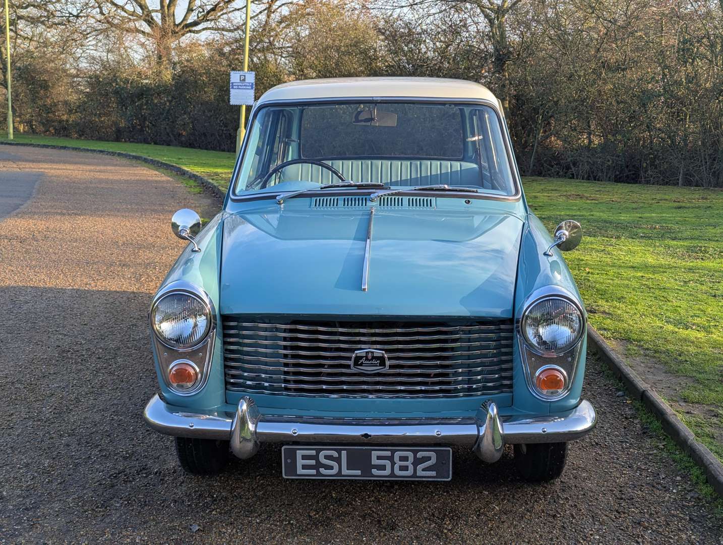 <p>1961 AUSTIN A40 FARINA</p>