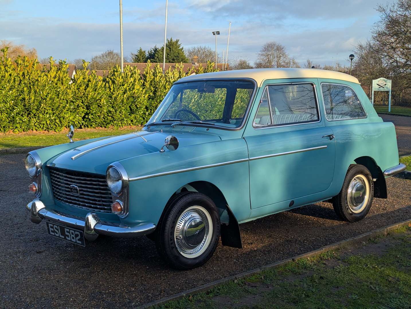 <p>1961 AUSTIN A40 FARINA</p>