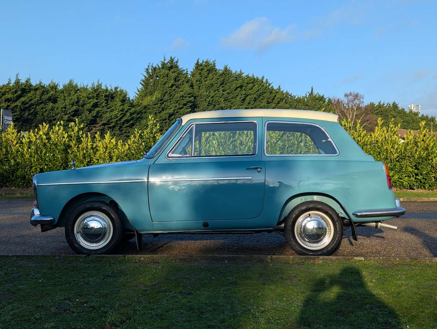 <p>1961 AUSTIN A40 FARINA</p>