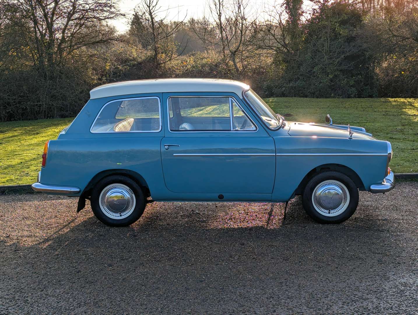 <p>1961 AUSTIN A40 FARINA</p>