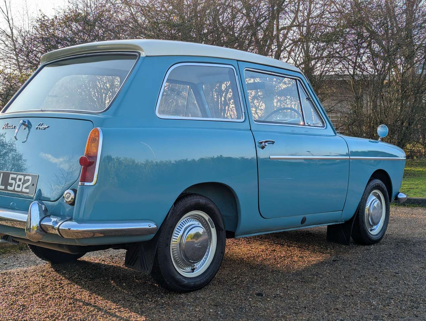 <p>1961 AUSTIN A40 FARINA</p>