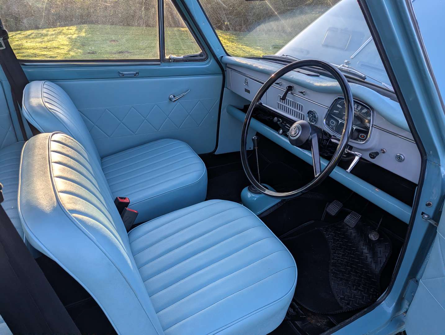 <p>1961 AUSTIN A40 FARINA</p>