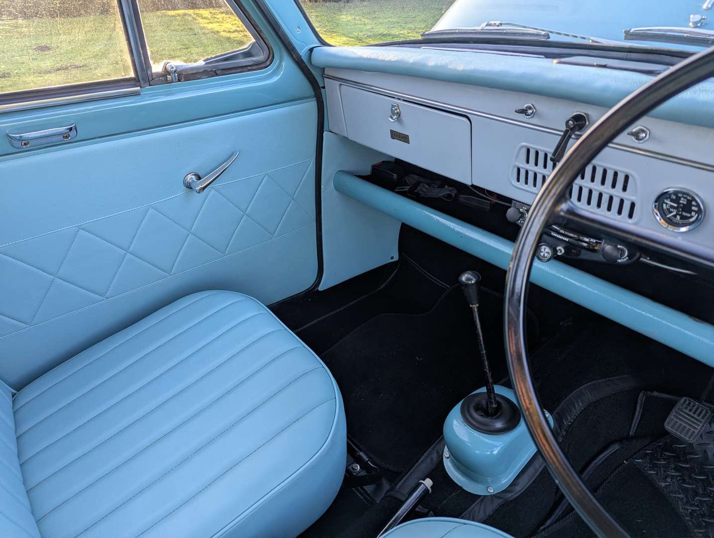 <p>1961 AUSTIN A40 FARINA</p>