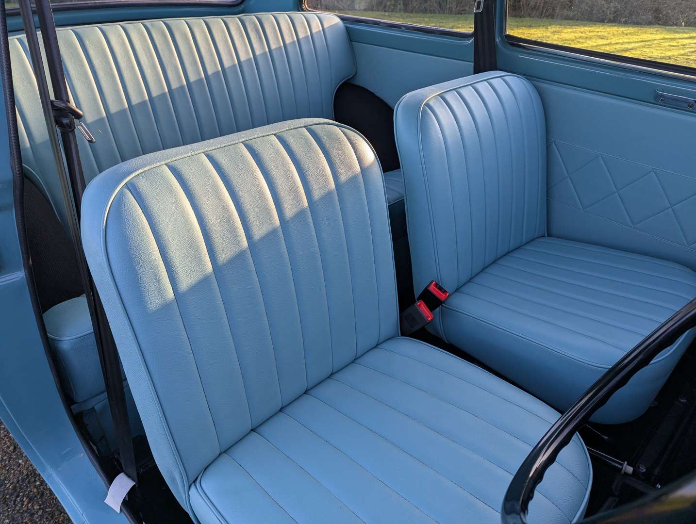 <p>1961 AUSTIN A40 FARINA</p>