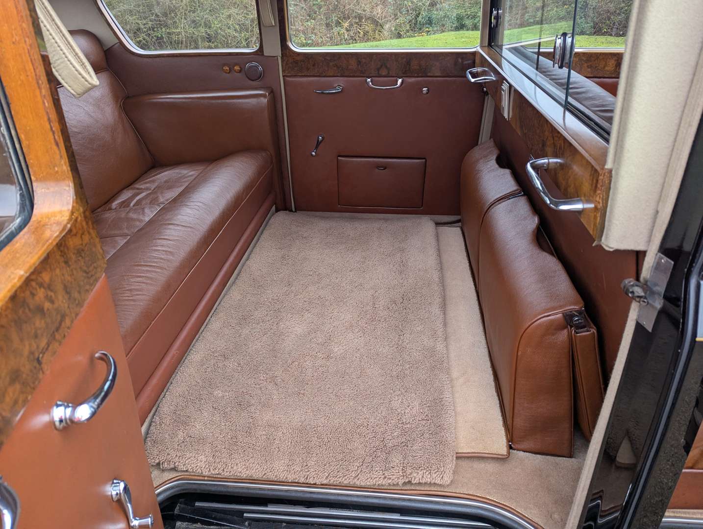 <p>1955 AUSTIN A135 PRINCESS LIMOUSINE</p>