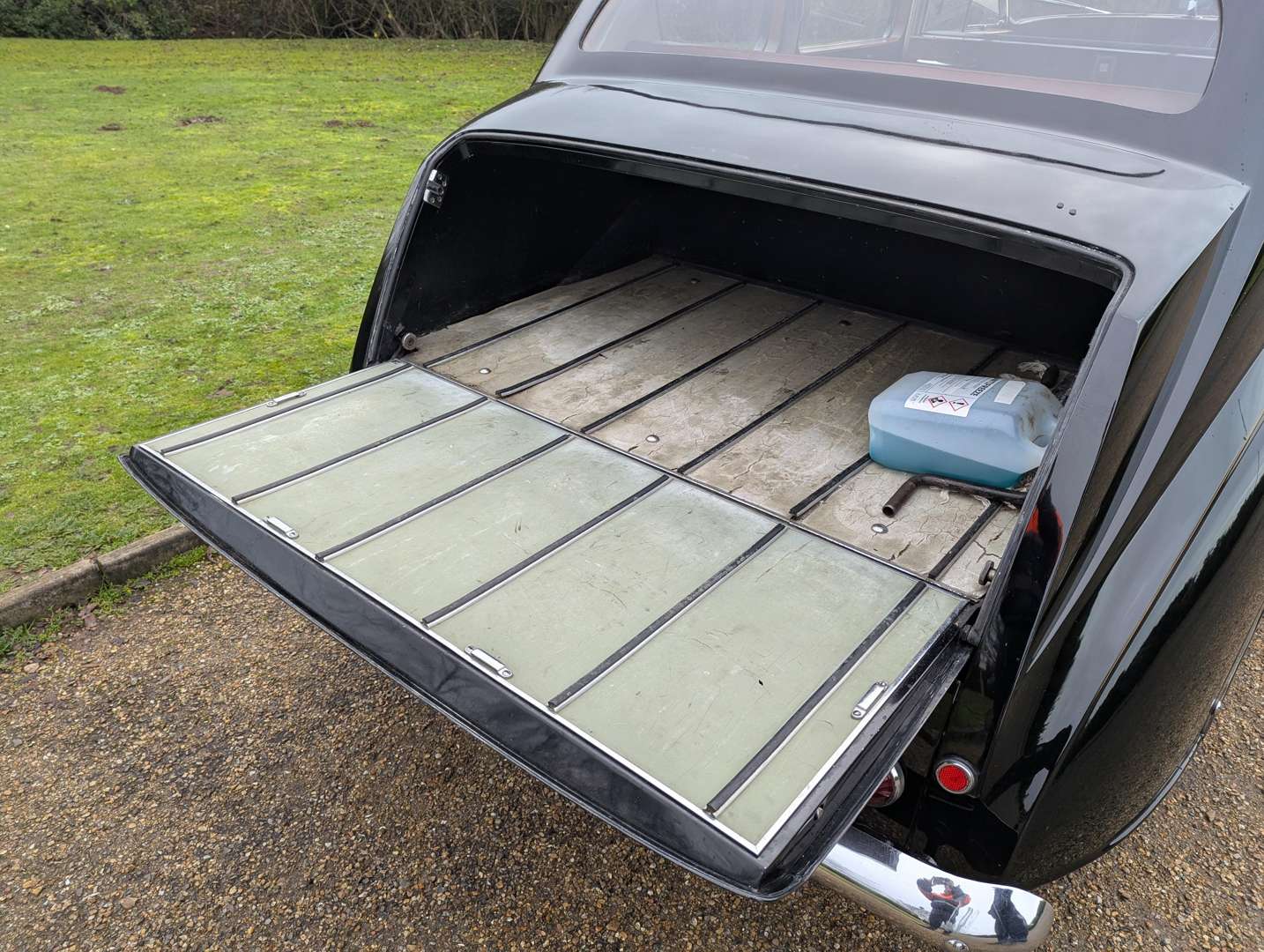 <p>1955 AUSTIN A135 PRINCESS LIMOUSINE</p>