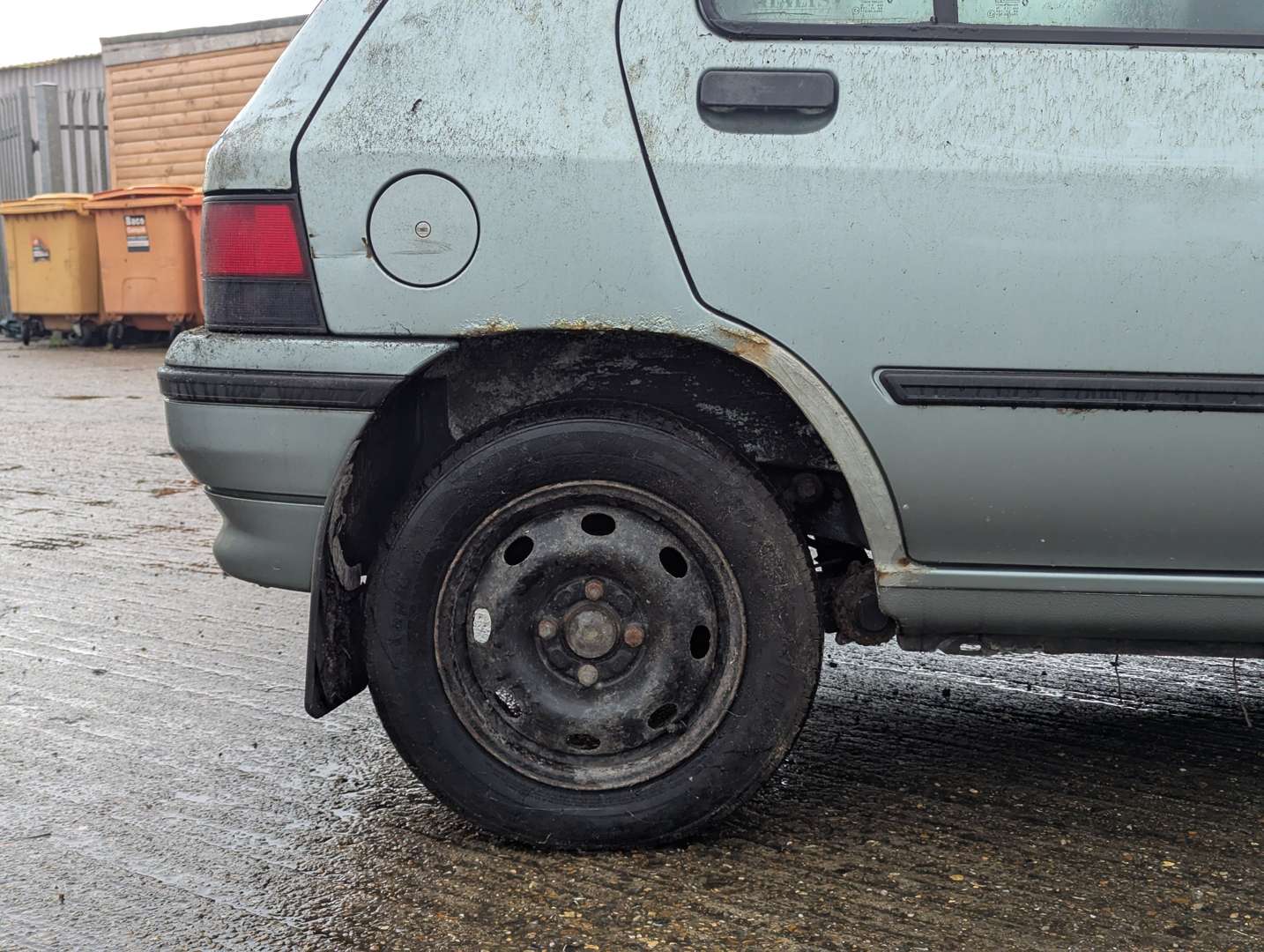 <p>1991 RENAULT CLIO RT AUTO</p>