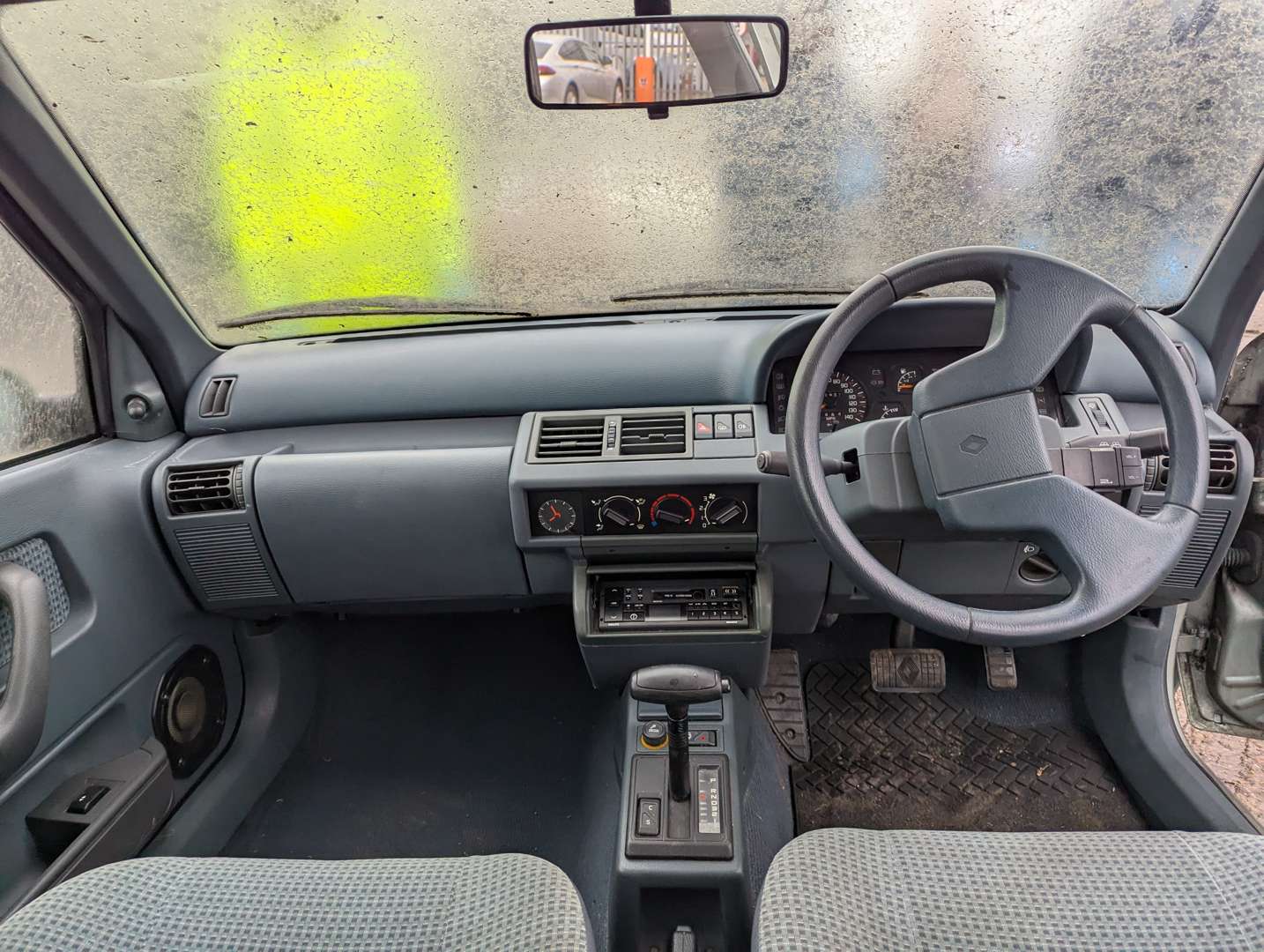 <p>1991 RENAULT CLIO RT AUTO</p>