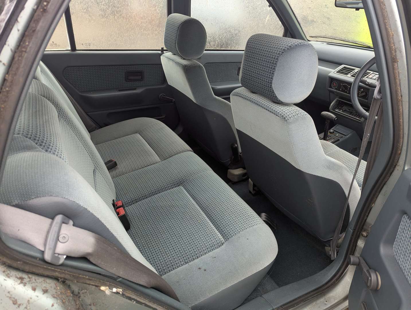 <p>1991 RENAULT CLIO RT AUTO</p>