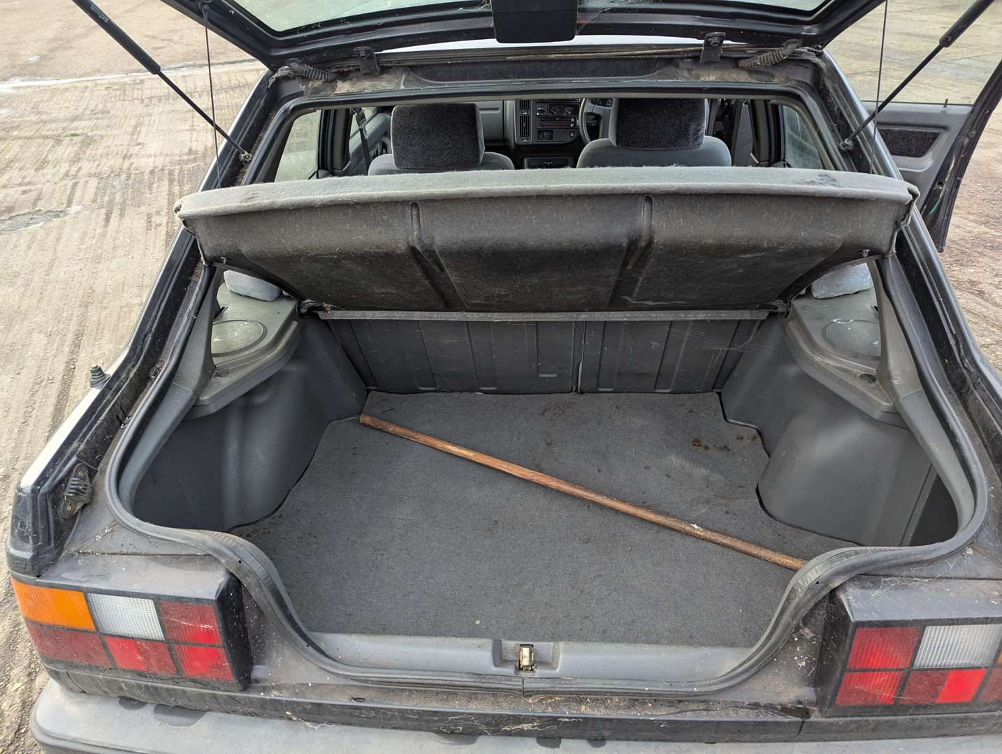 <p>1989 VOLVO 440 GLT</p>