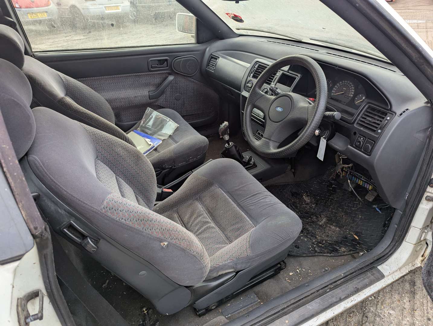 <p>1991 FORD ESCORT 1.6 I CABRIOLET</p>