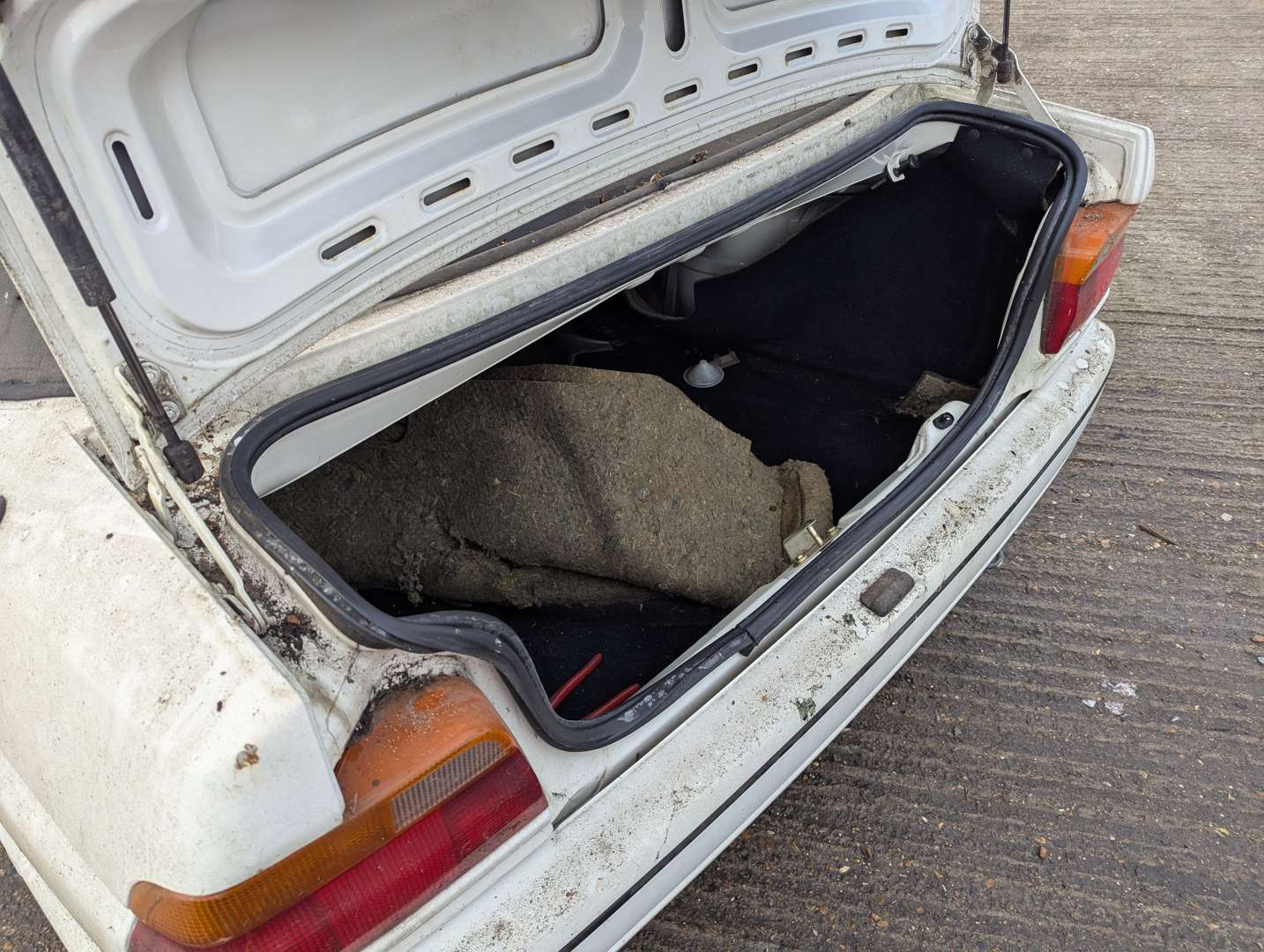 <p>1991 FORD ESCORT 1.6 I CABRIOLET</p>