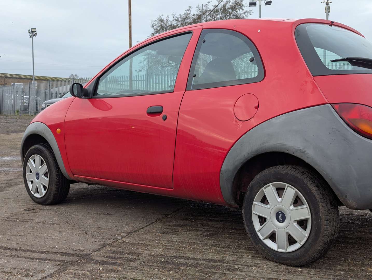 <p>2006 FORD KA DESIGN</p>