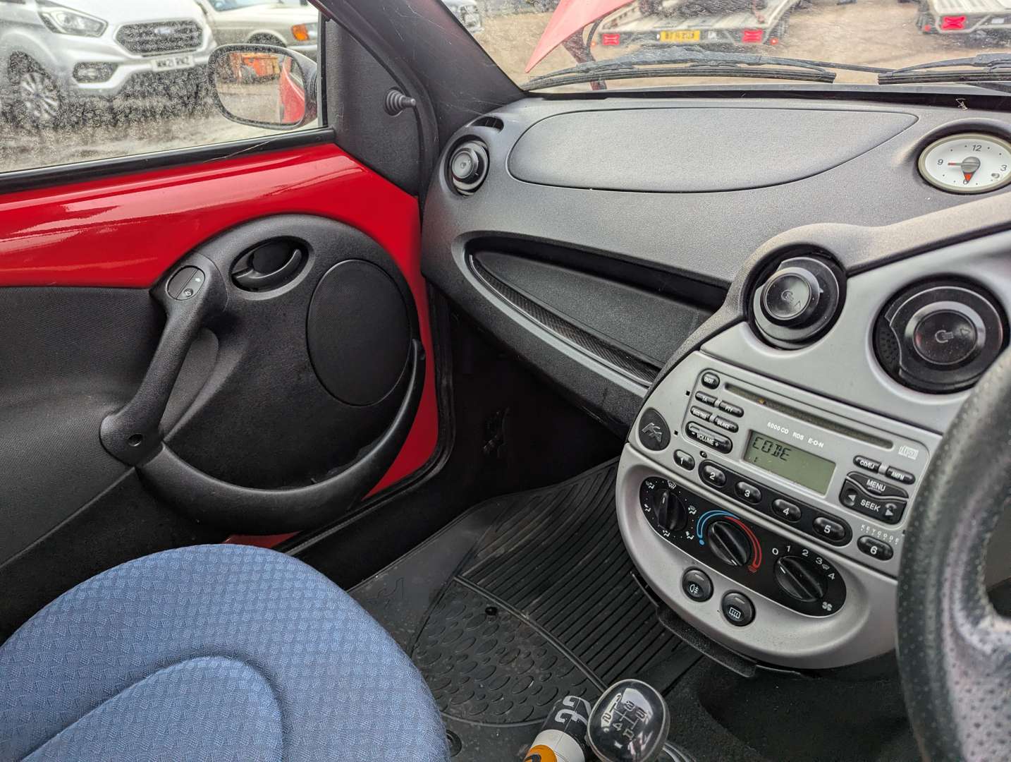 <p>2006 FORD KA DESIGN</p>