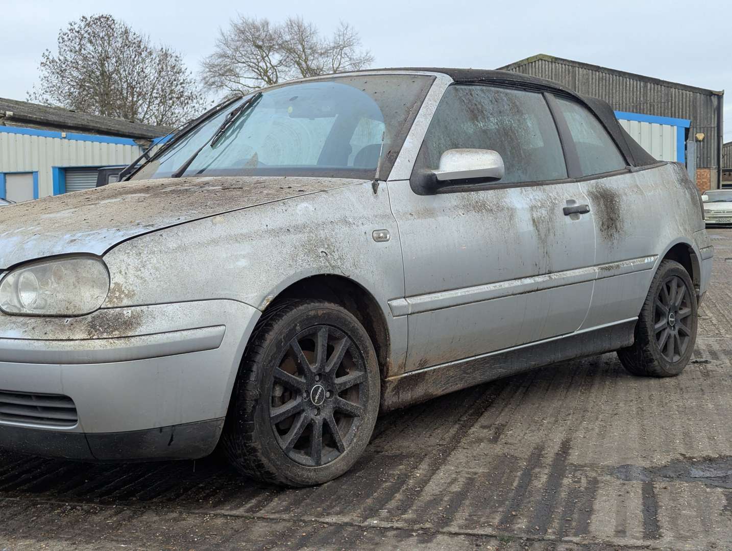 <p>2001 VW GOLF CABRIOLET AVANTGARDE</p>