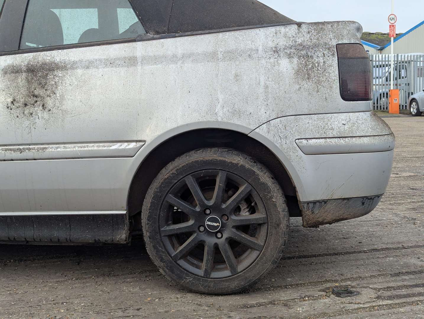 <p>2001 VW GOLF CABRIOLET AVANTGARDE</p>