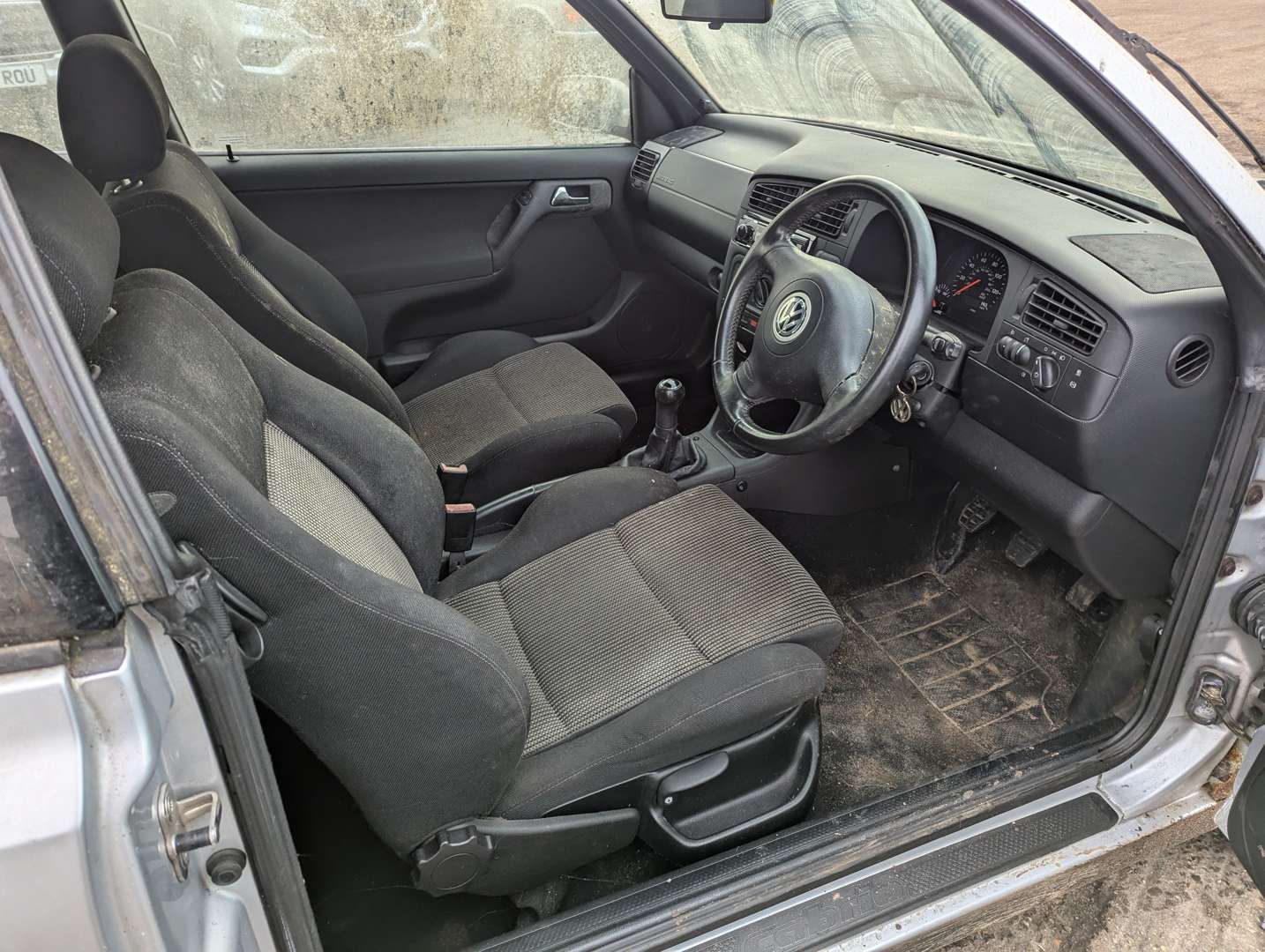 <p>2001 VW GOLF CABRIOLET AVANTGARDE</p>