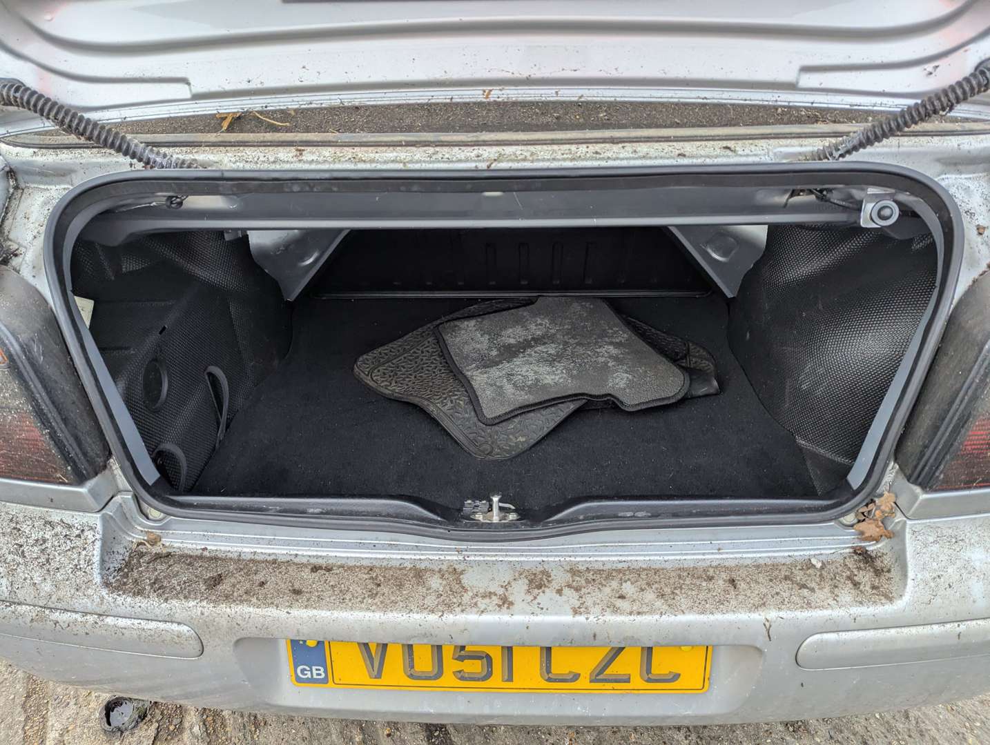 <p>2001 VW GOLF CABRIOLET AVANTGARDE</p>