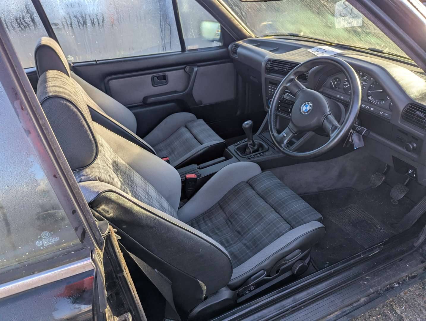 <p>1990 BMW E30 320I CONVERTIBLE</p>