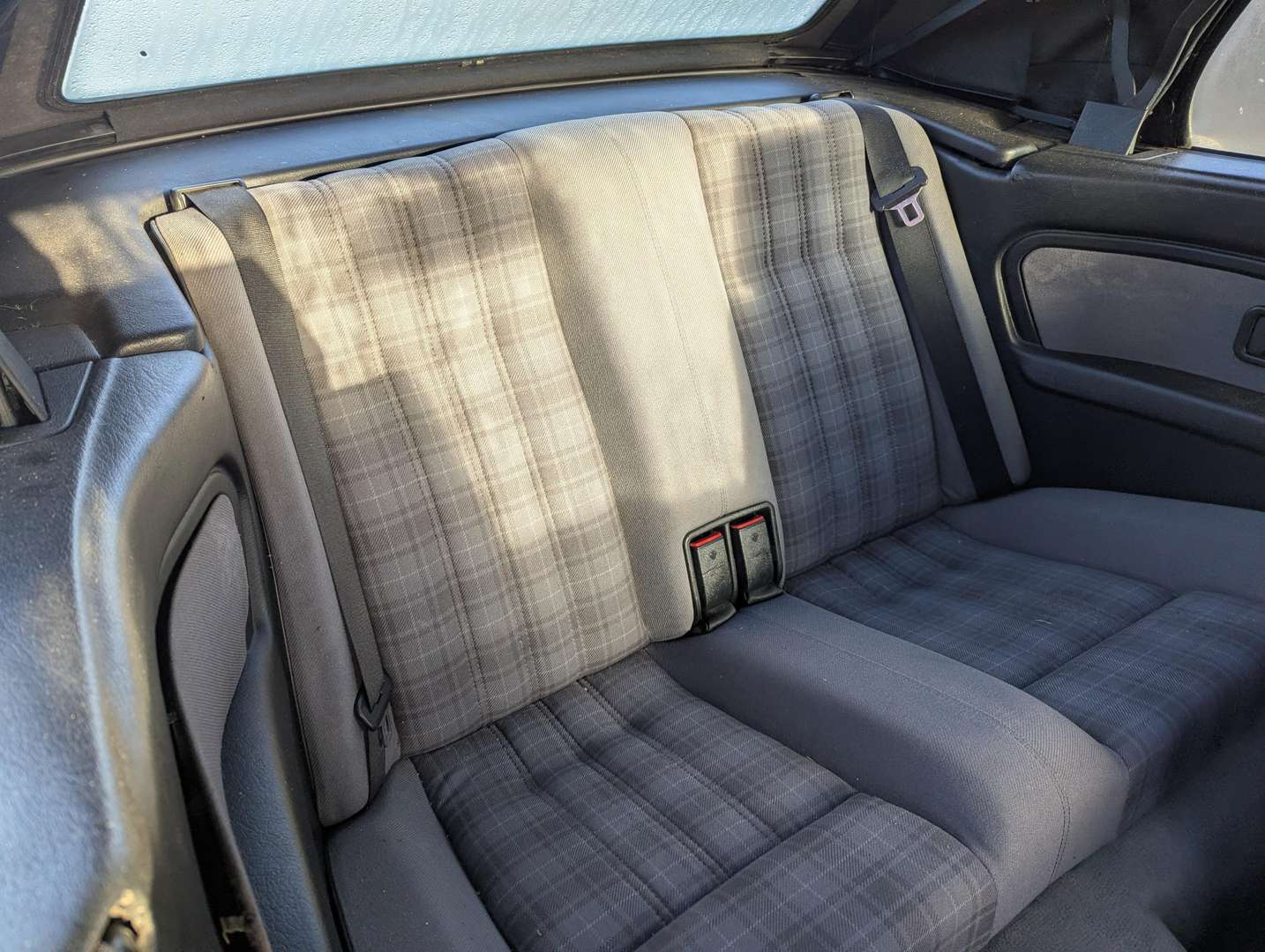 <p>1990 BMW E30 320I CONVERTIBLE</p>