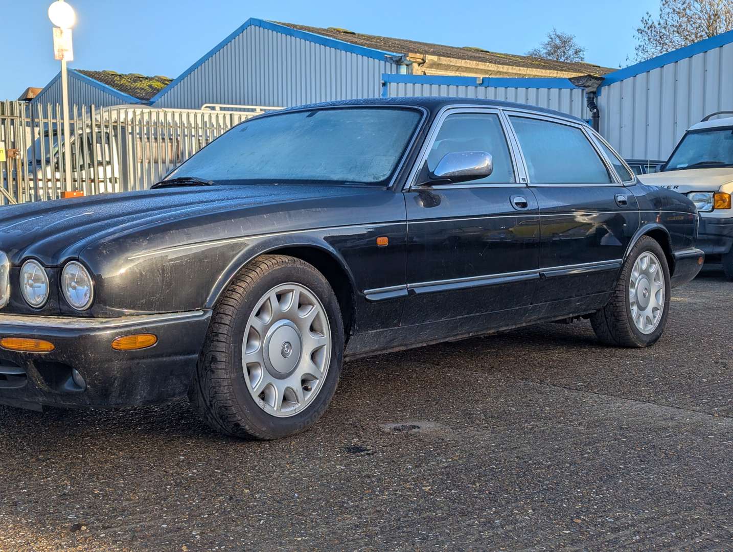 <p>1999 DAIMLER SUPER 4.0 V8 AUTO</p>