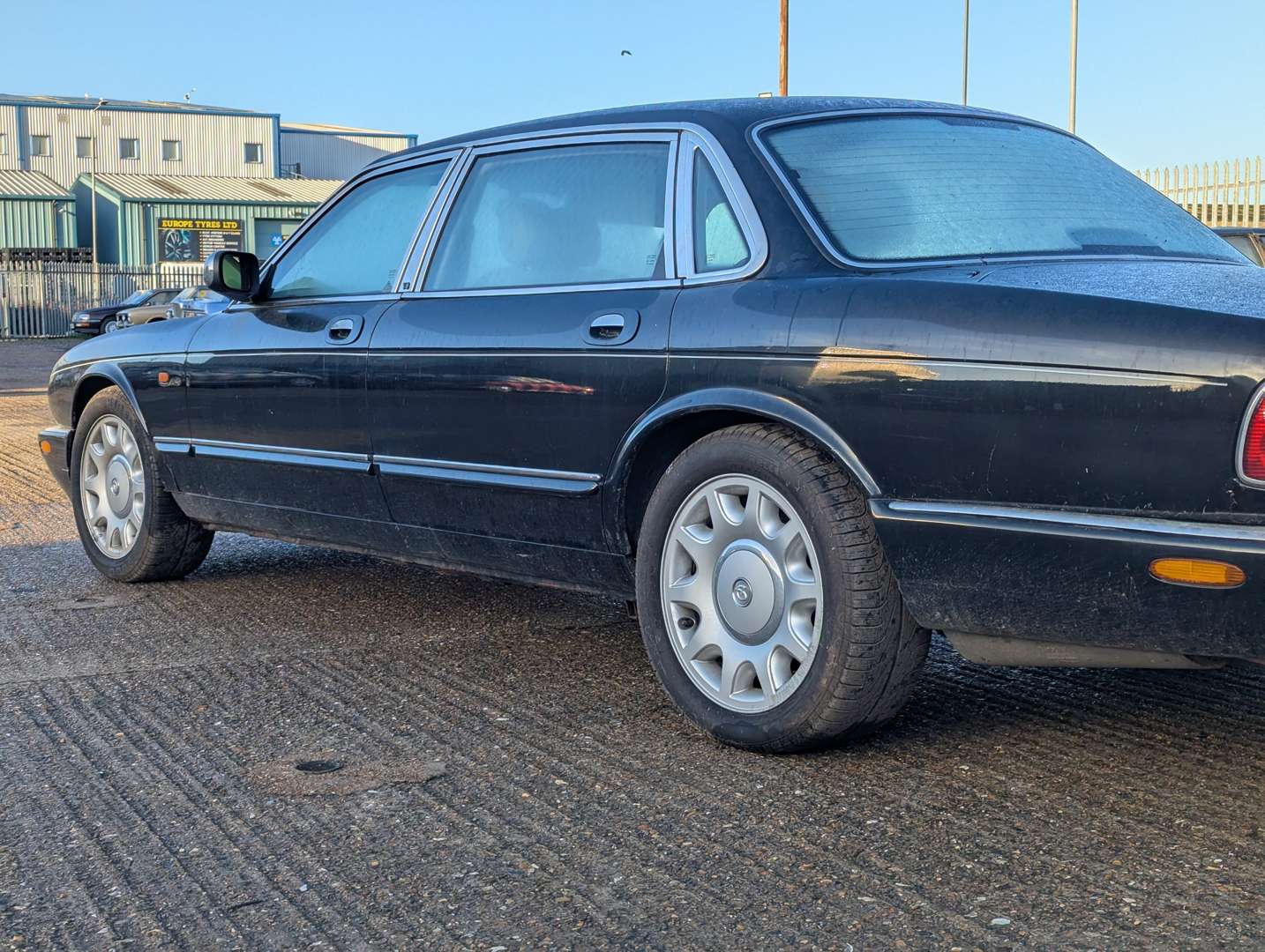 <p>1999 DAIMLER SUPER 4.0 V8 AUTO</p>