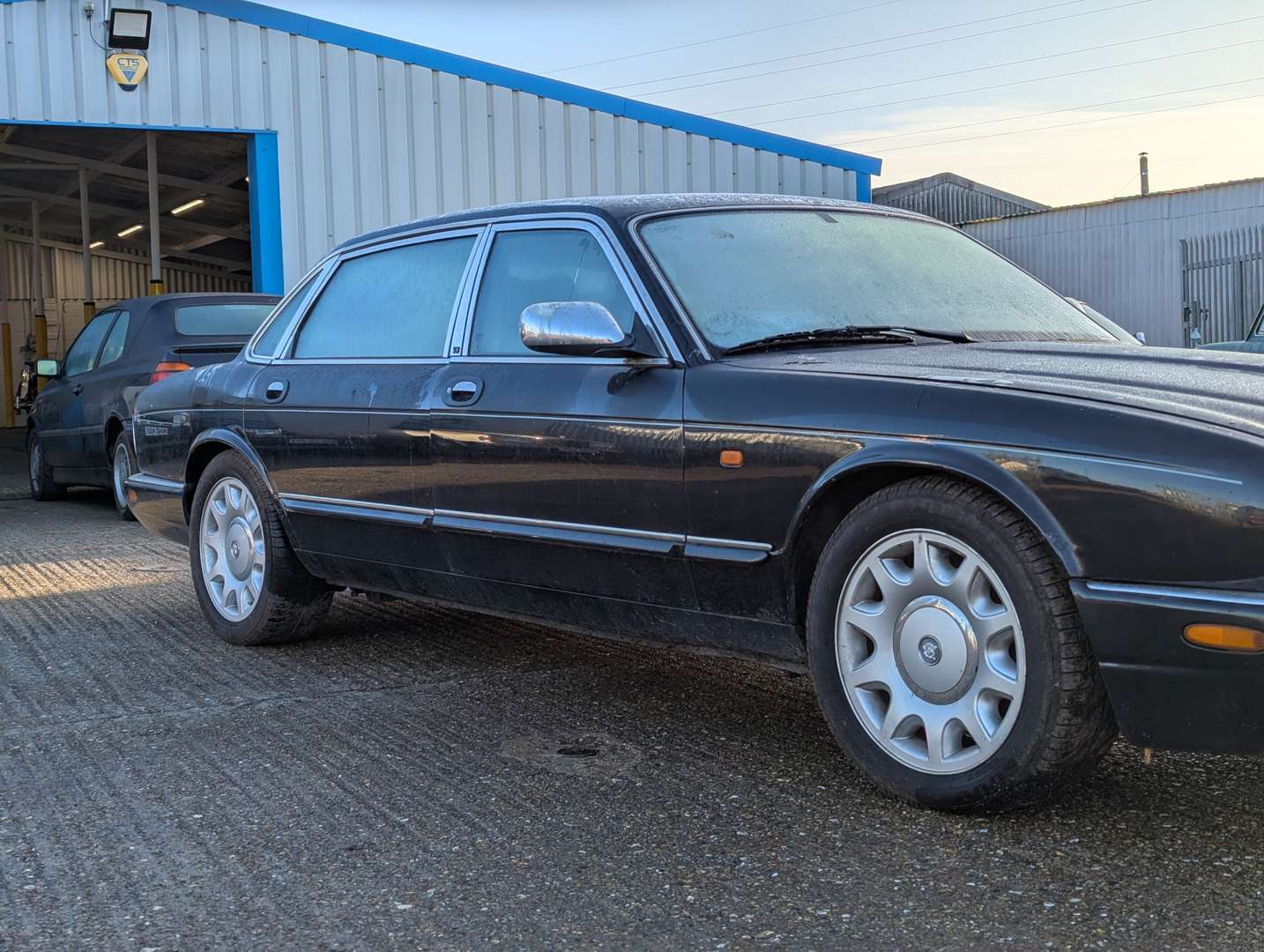 <p>1999 DAIMLER SUPER 4.0 V8 AUTO</p>