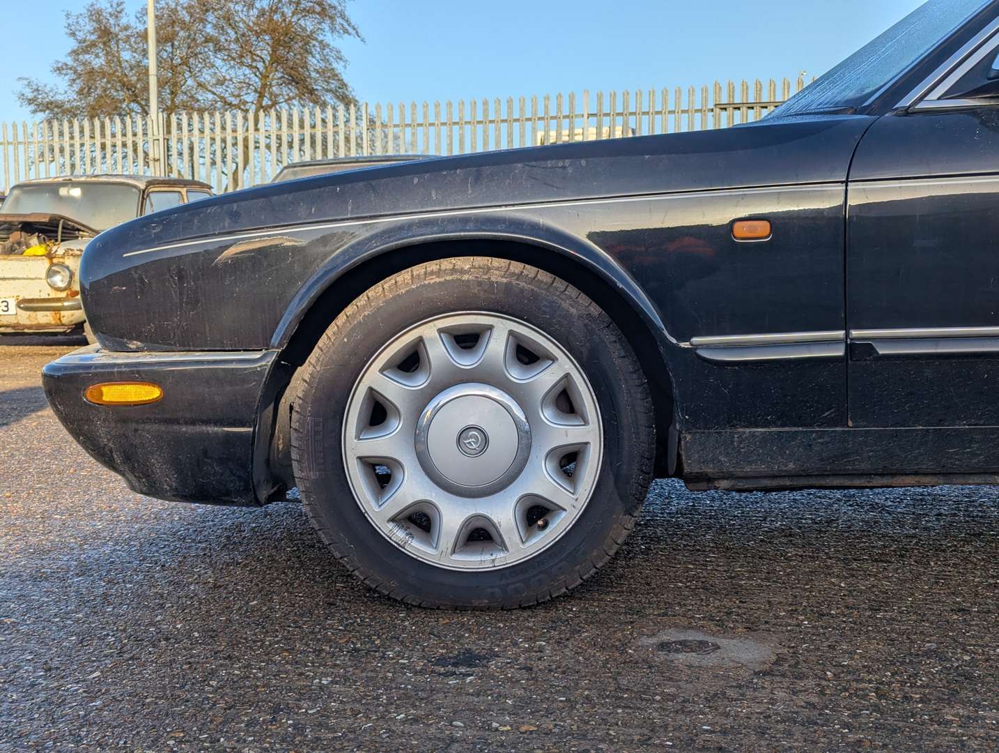 <p>1999 DAIMLER SUPER 4.0 V8 AUTO</p>