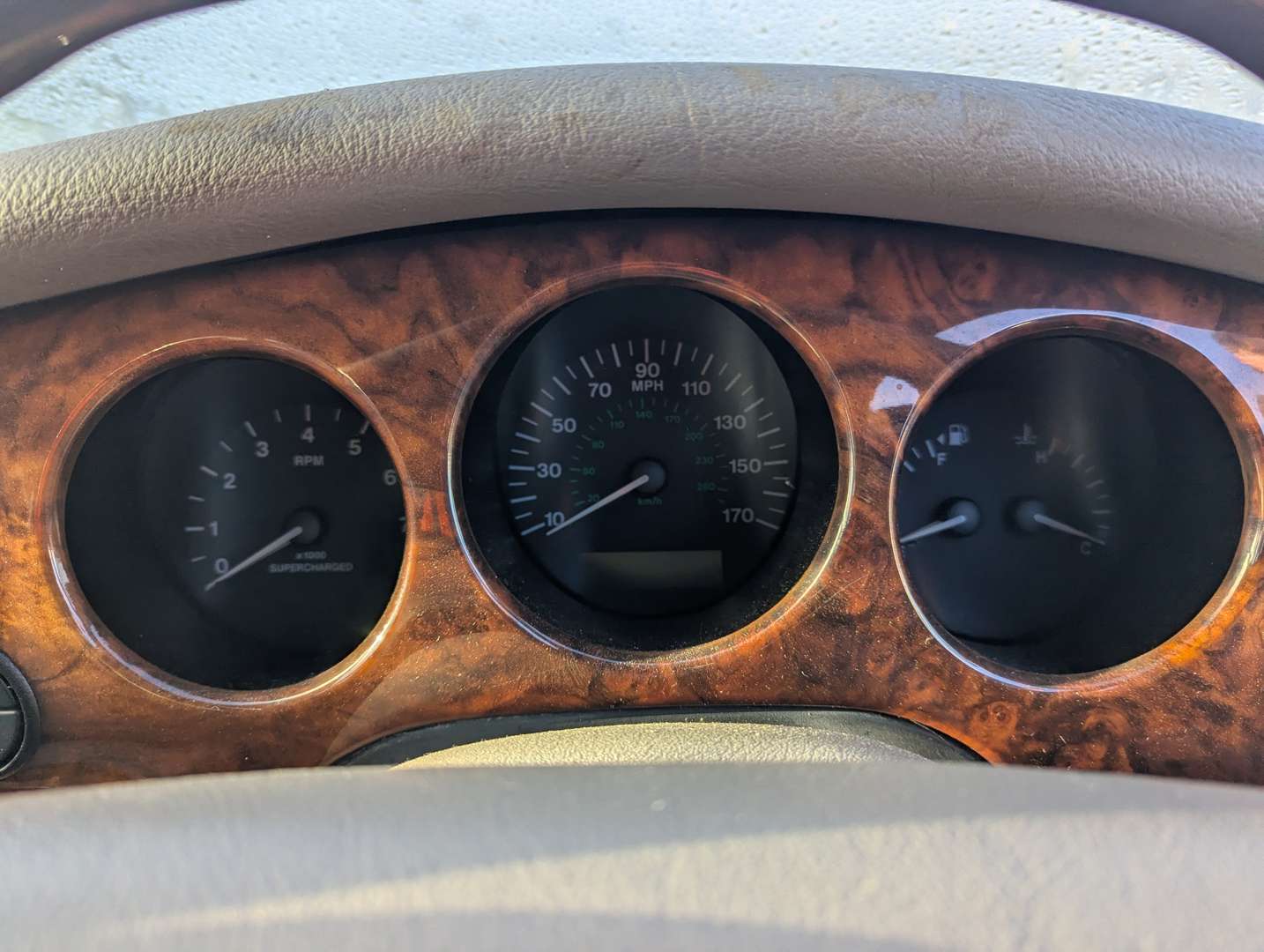 <p>1999 DAIMLER SUPER 4.0 V8 AUTO</p>