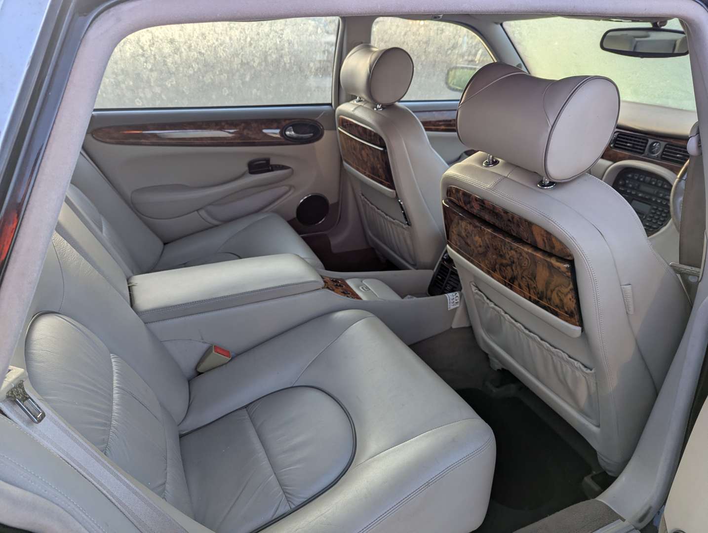 <p>1999 DAIMLER SUPER 4.0 V8 AUTO</p>