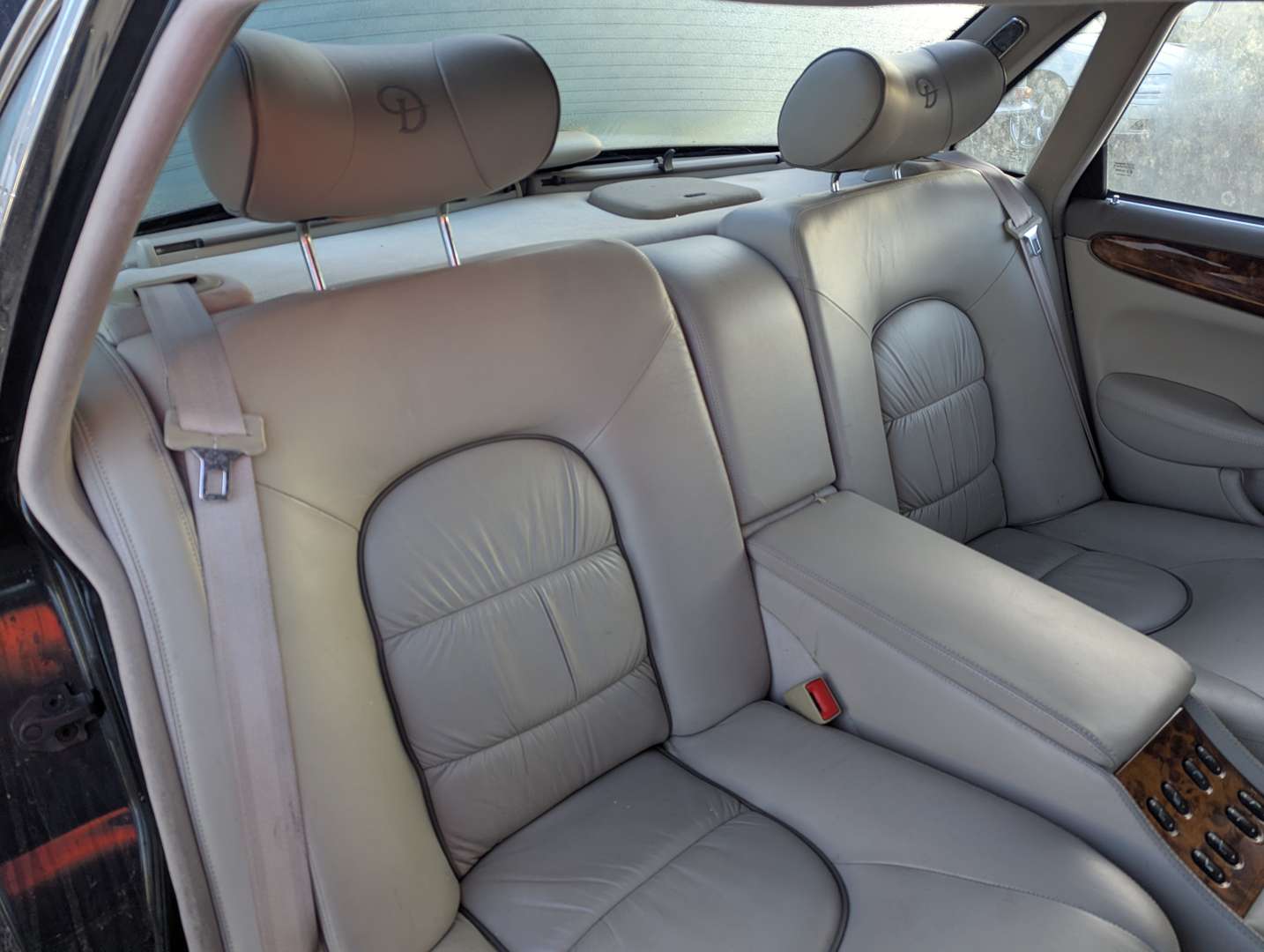 <p>1999 DAIMLER SUPER 4.0 V8 AUTO</p>