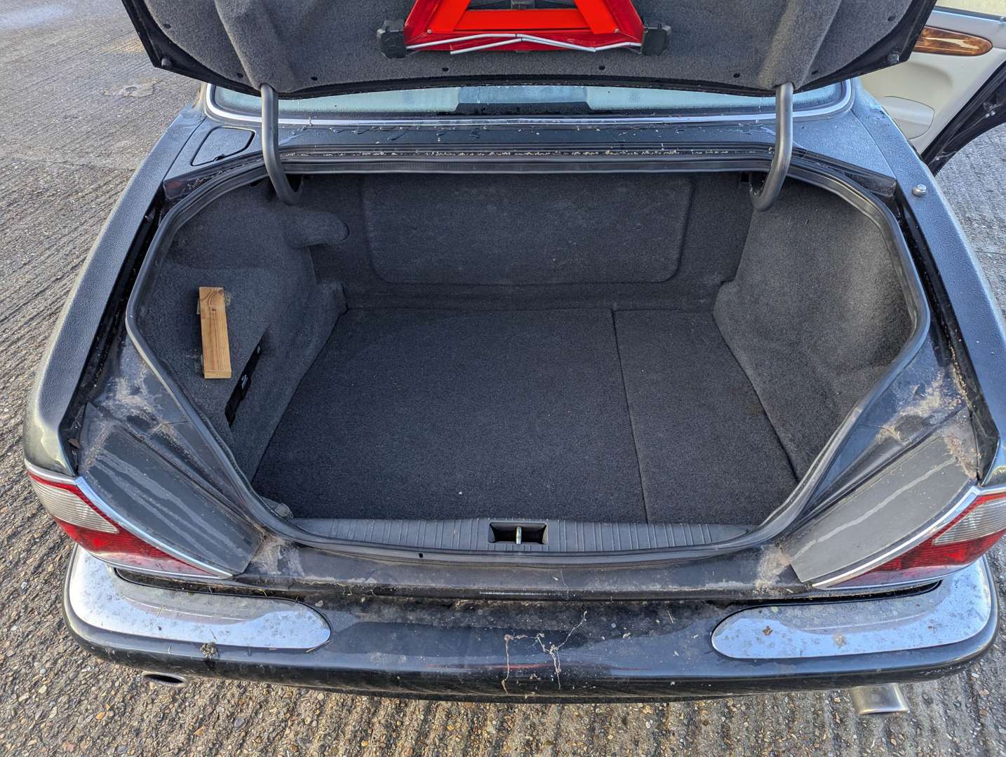 <p>1999 DAIMLER SUPER 4.0 V8 AUTO</p>