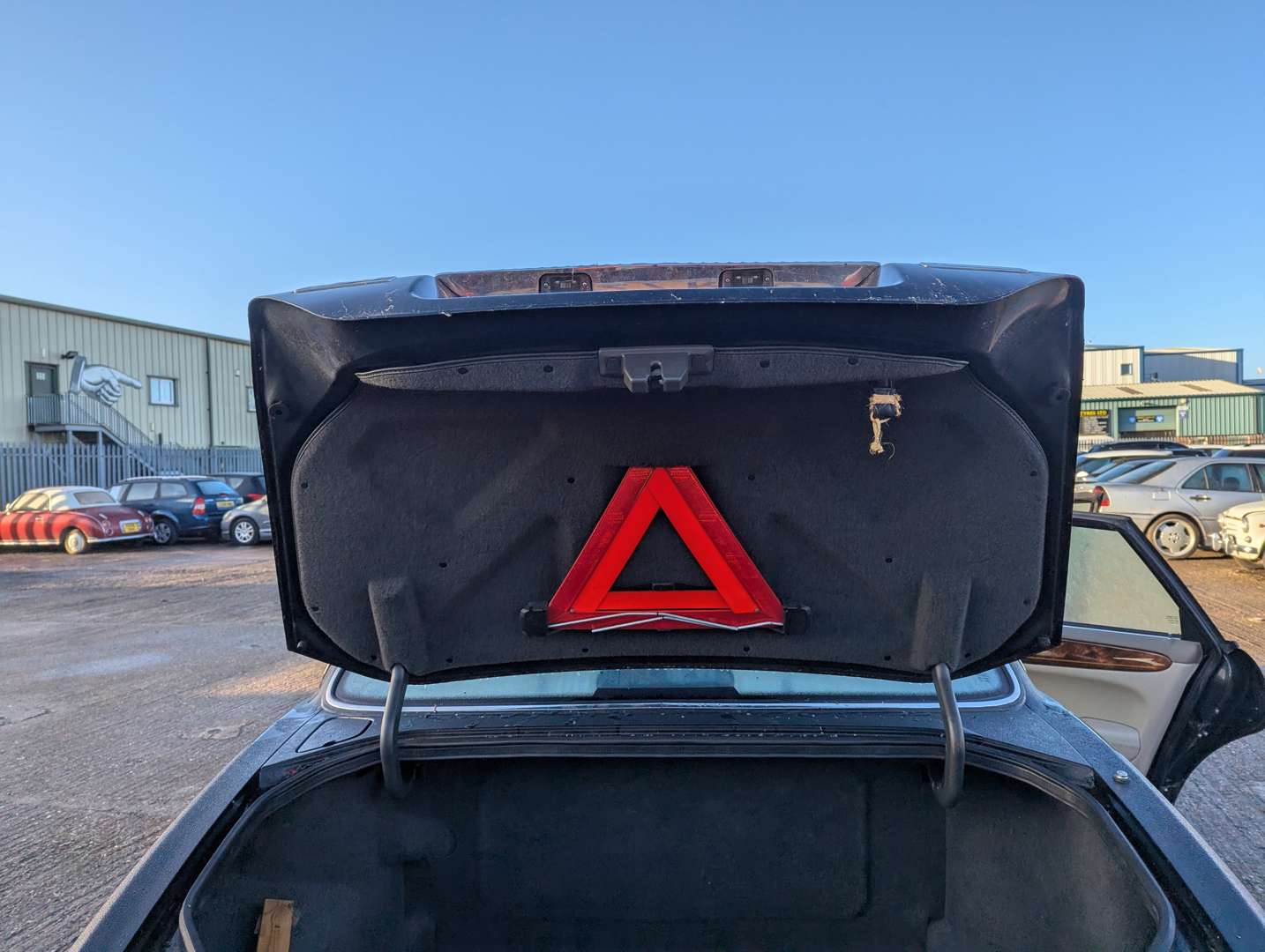 <p>1999 DAIMLER SUPER 4.0 V8 AUTO</p>