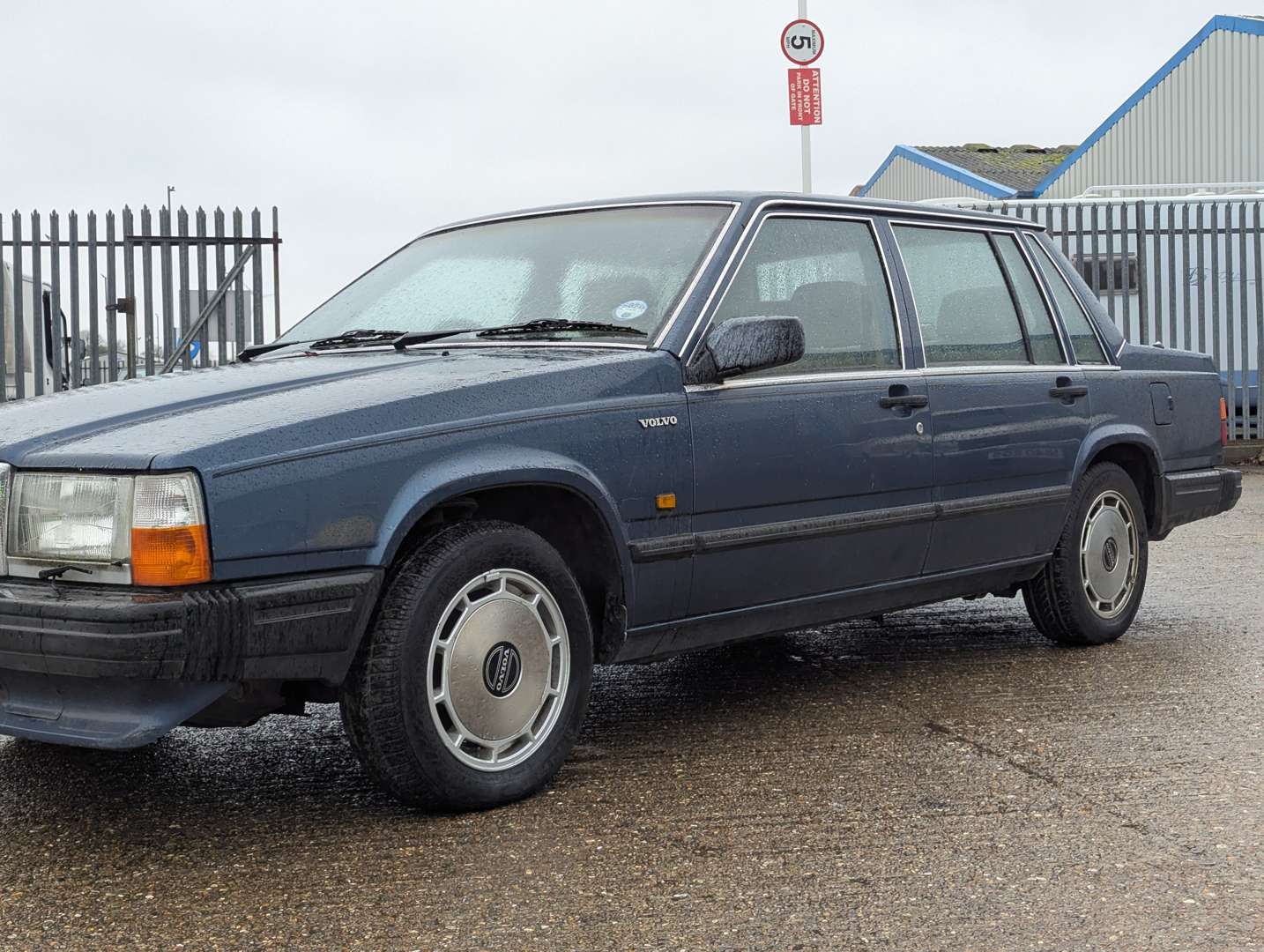 <p>1989 VOLVO 740 GLE AUTO</p>