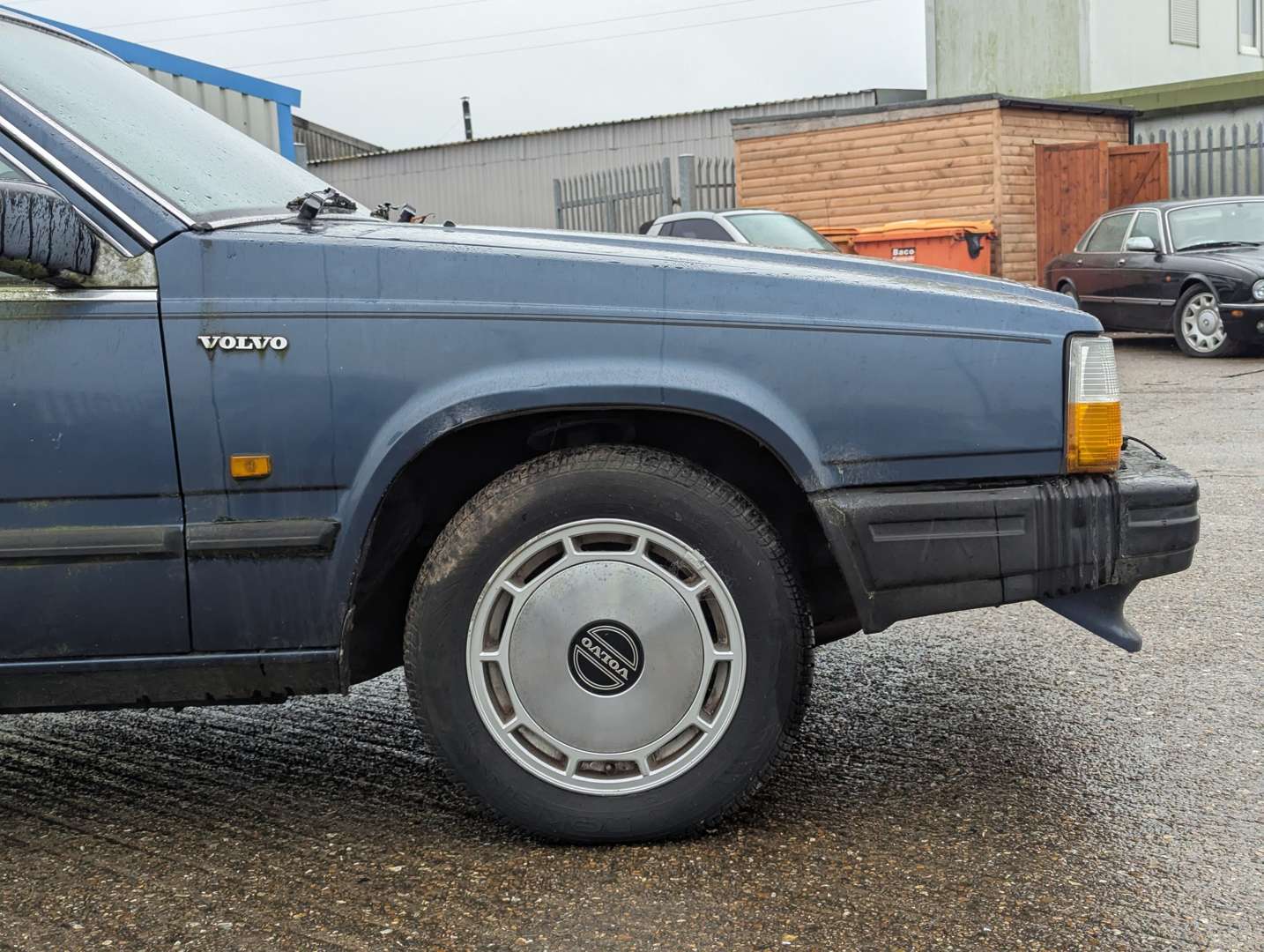 <p>1989 VOLVO 740 GLE AUTO</p>