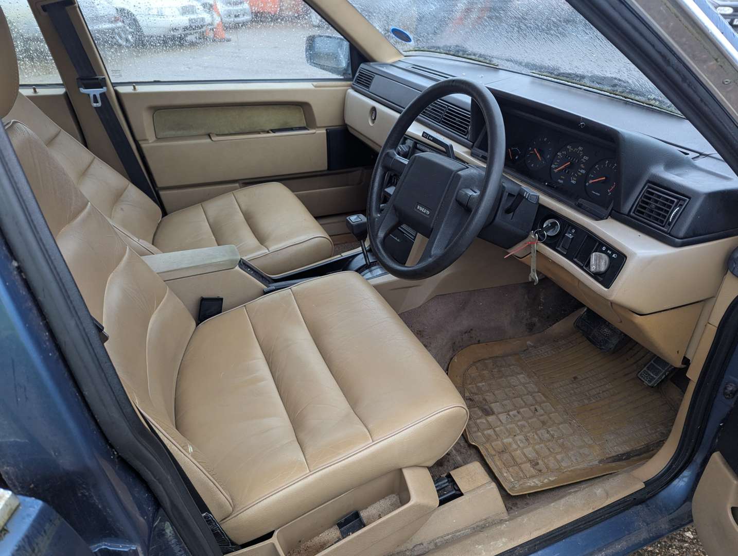 <p>1989 VOLVO 740 GLE AUTO</p>