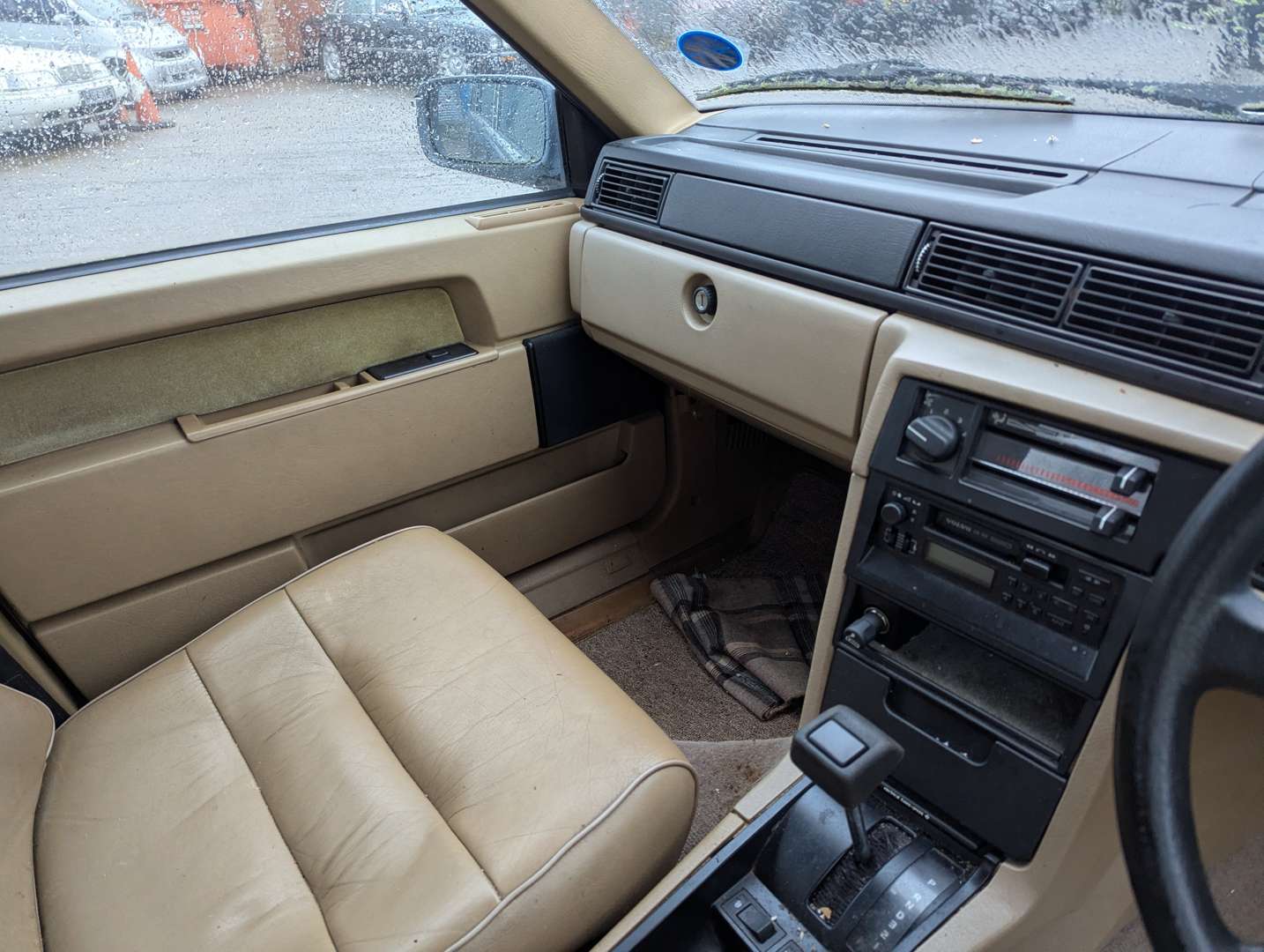 <p>1989 VOLVO 740 GLE AUTO</p>