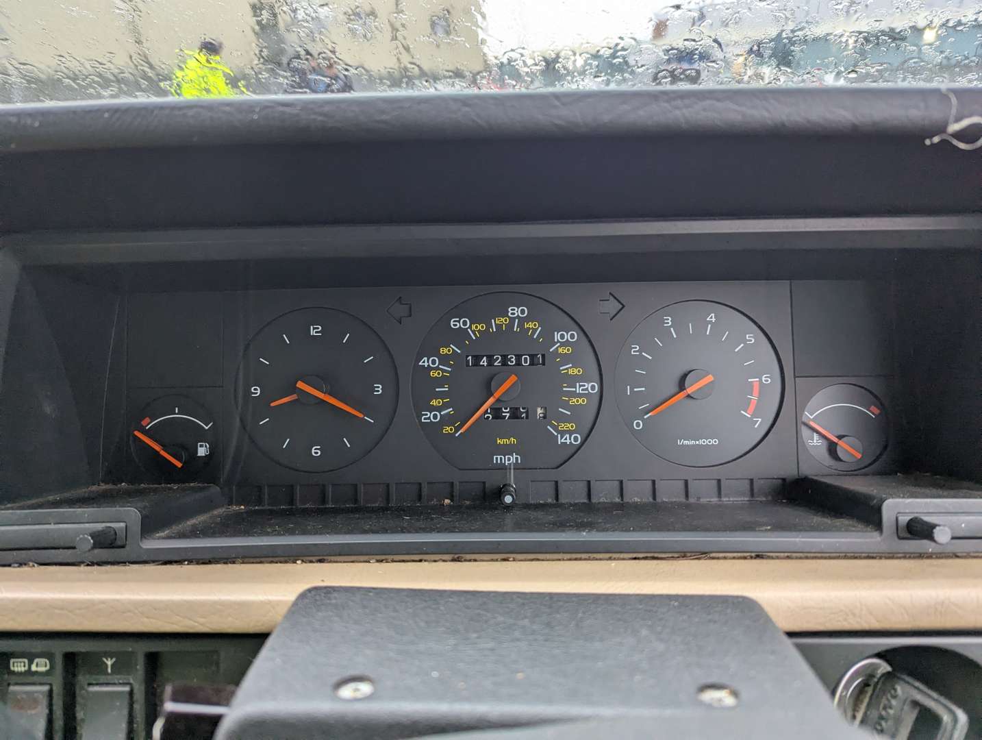 <p>1989 VOLVO 740 GLE AUTO</p>