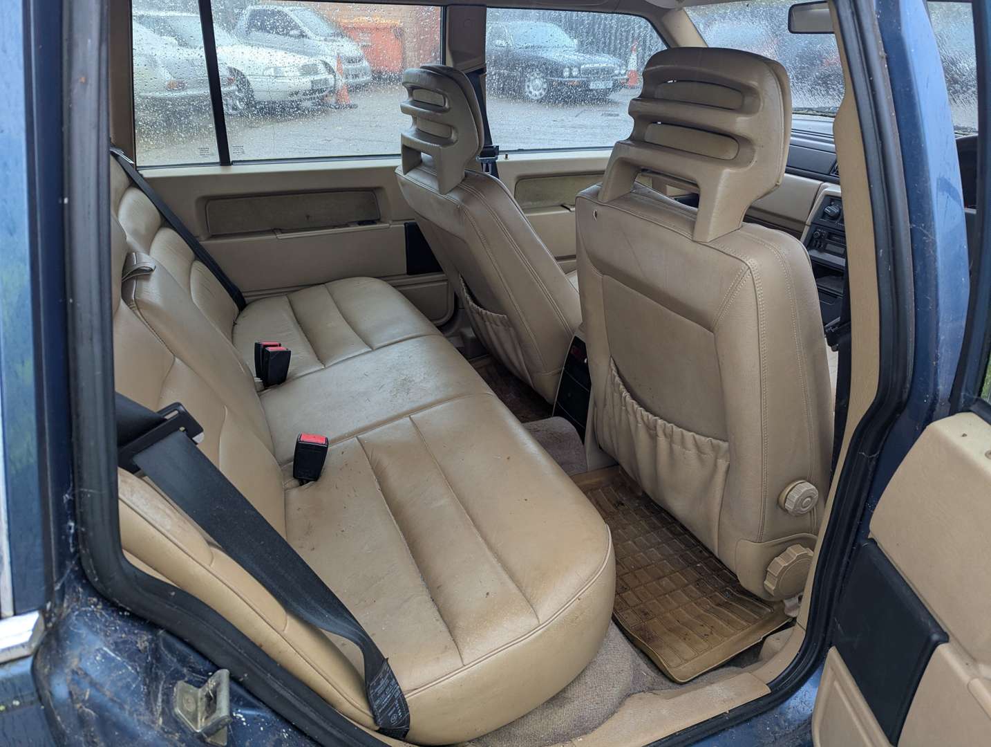 <p>1989 VOLVO 740 GLE AUTO</p>