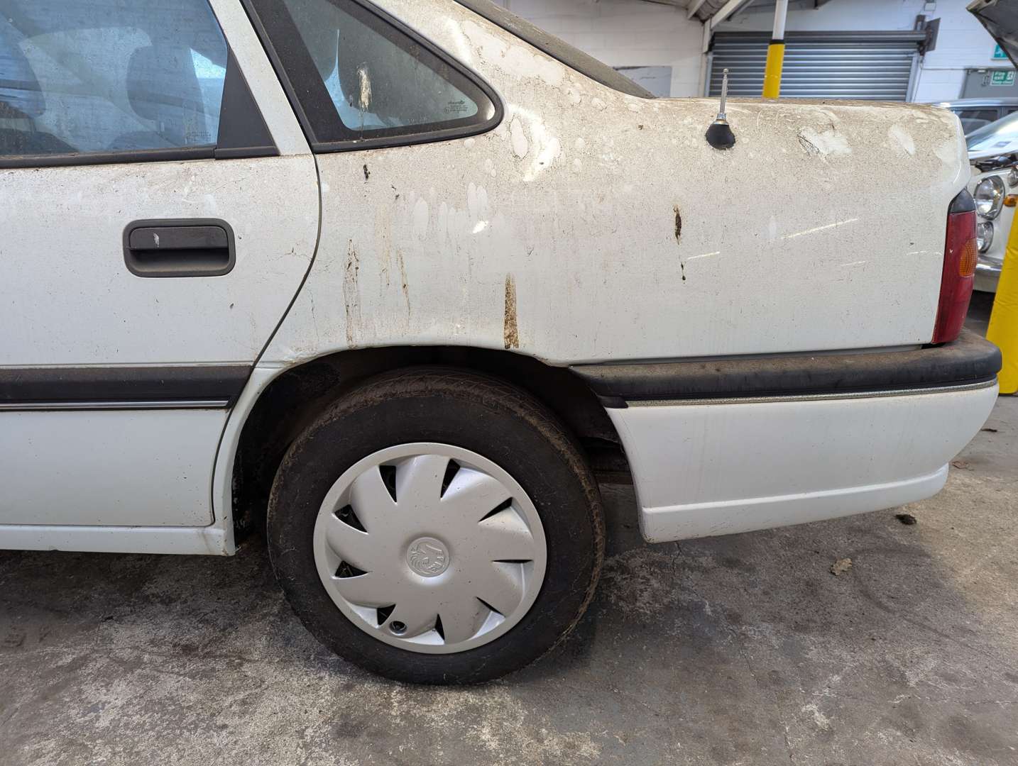 <p>1993 VAUXHALL CAVALIER GLS AUTO</p>