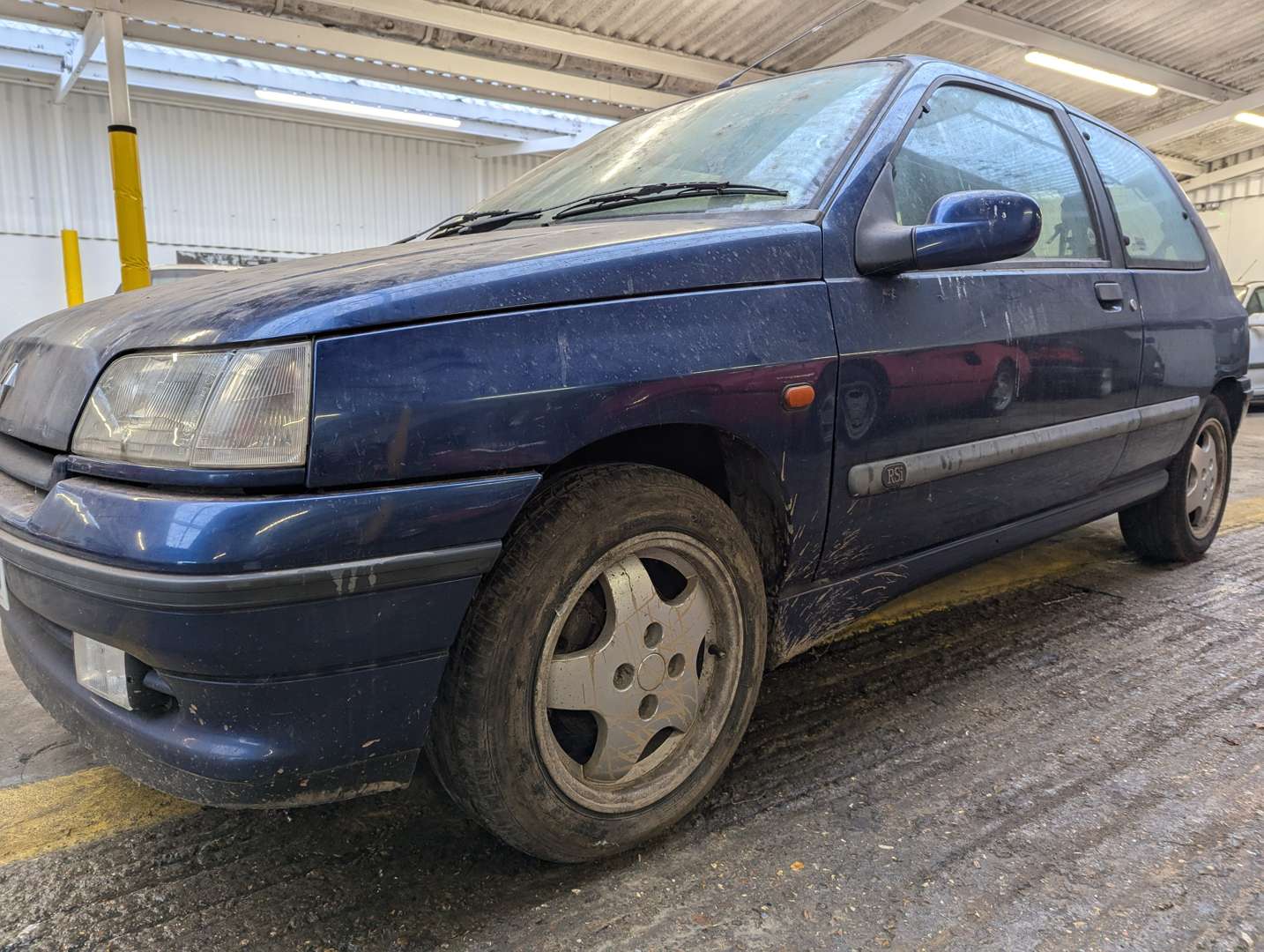 <p>1996 RENAULT CLIO RSI</p>