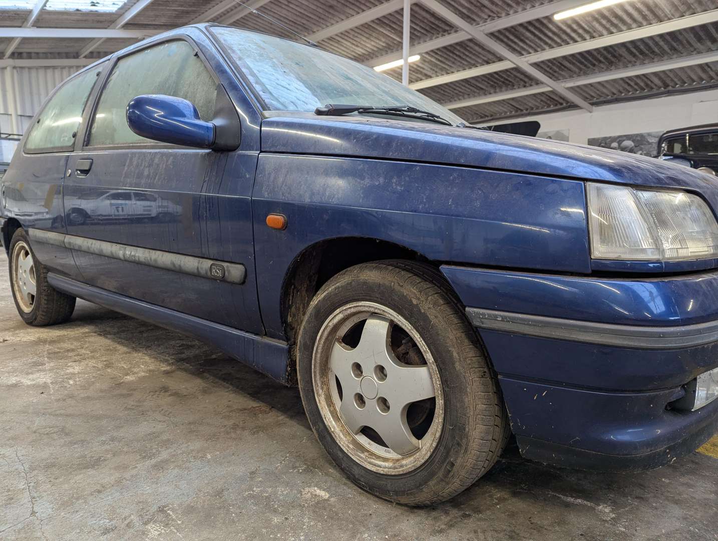 <p>1996 RENAULT CLIO RSI</p>