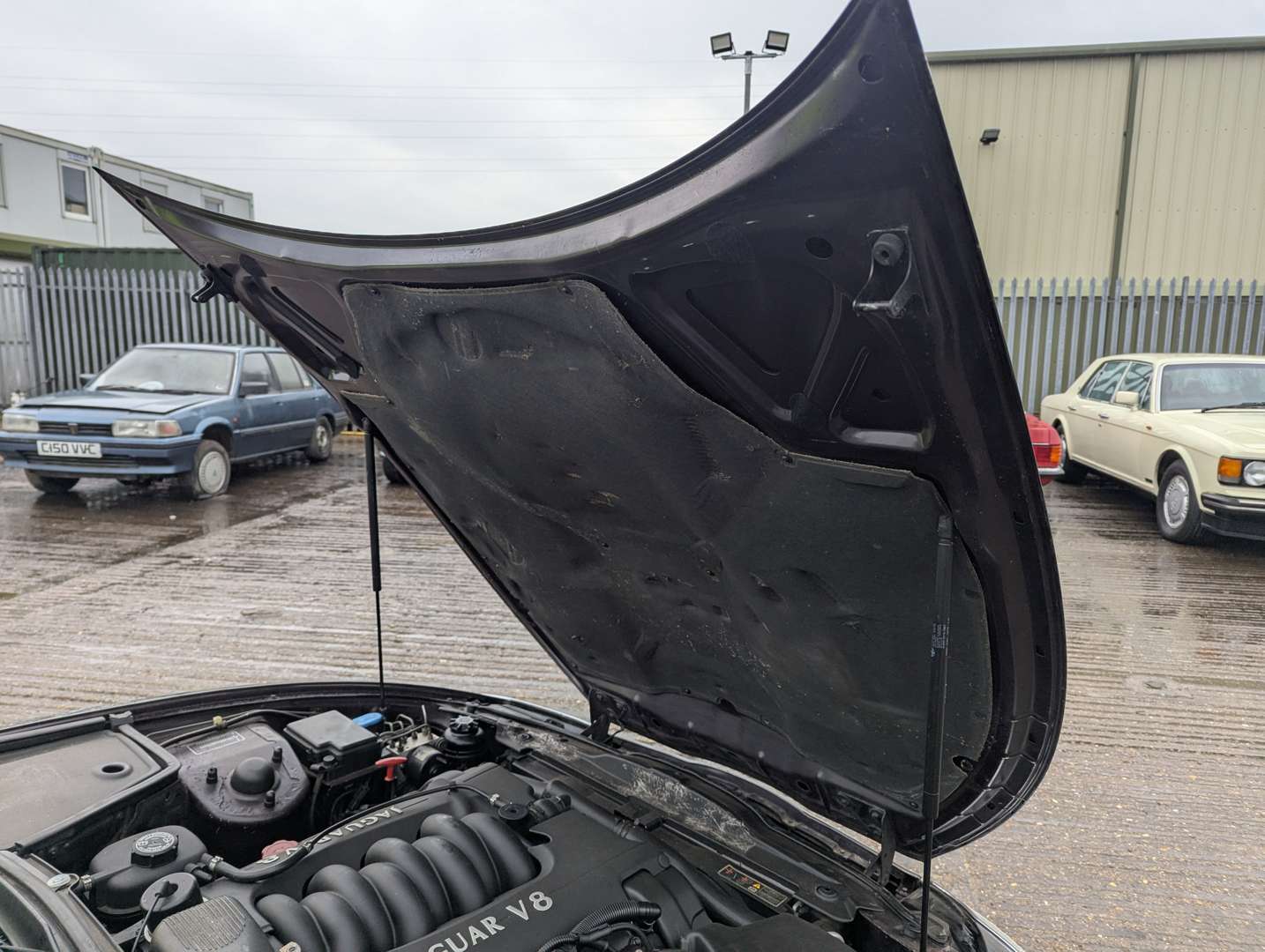 <p>1998 JAGUAR XK8 COUPE AUTO</p>