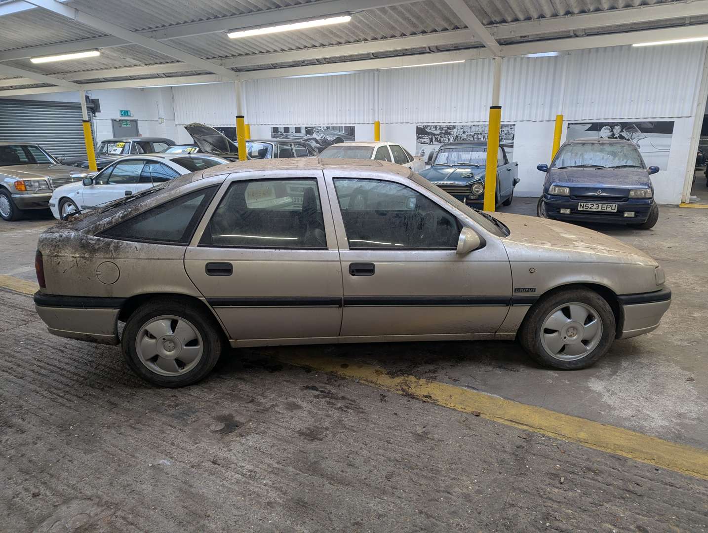 <p>1993 VAUXHALL CAVALIER DIPLOMAT AUTO</p>