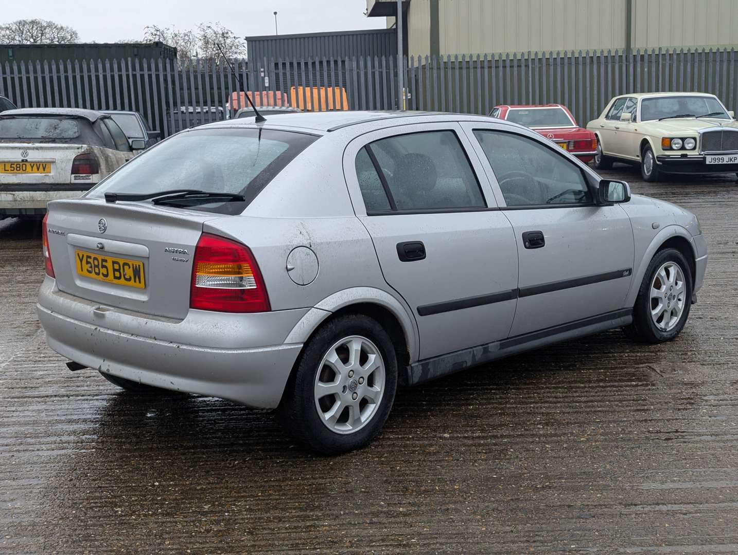 <p>2001 VAUXHALL ASTRA CLUB 16V</p>