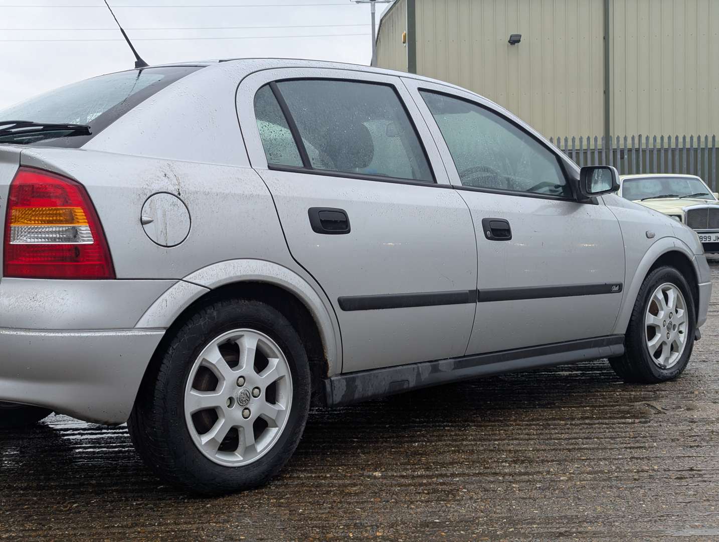 <p>2001 VAUXHALL ASTRA CLUB 16V</p>