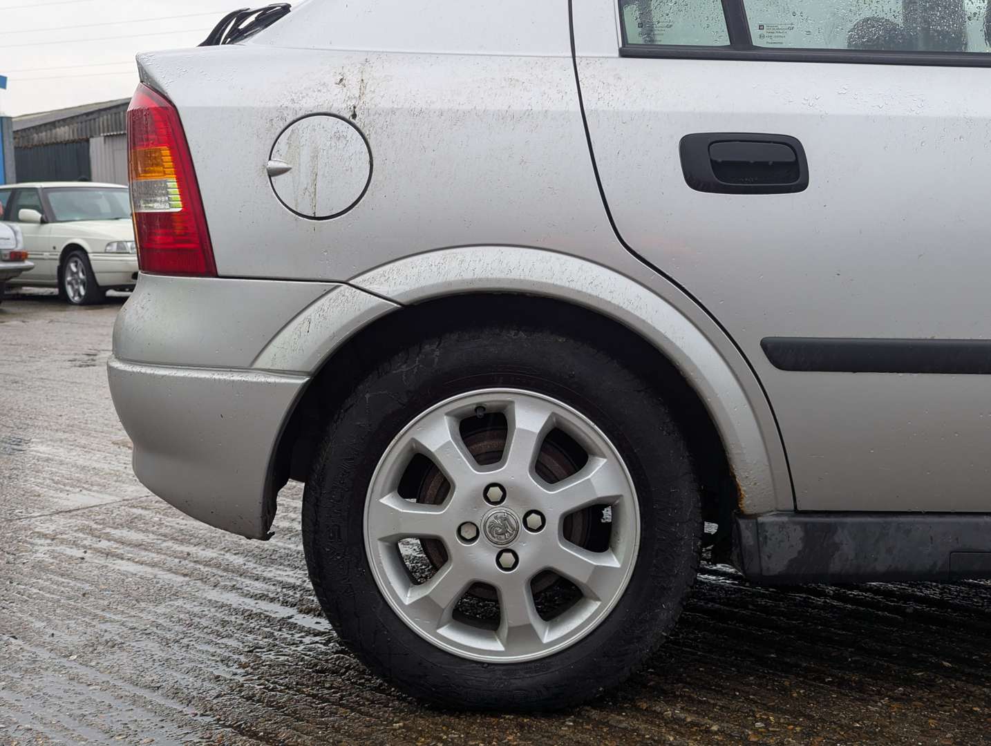 <p>2001 VAUXHALL ASTRA CLUB 16V</p>